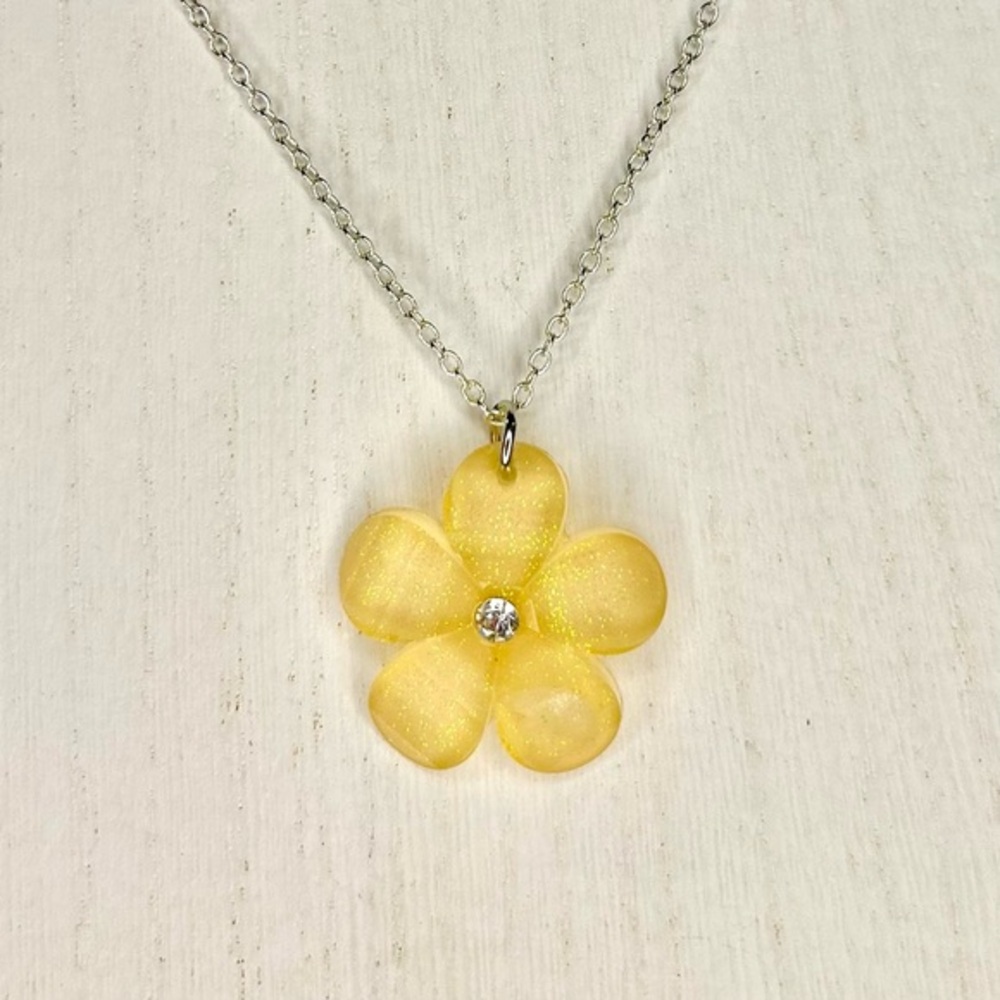 NWOT Yellow Flower Necklace
